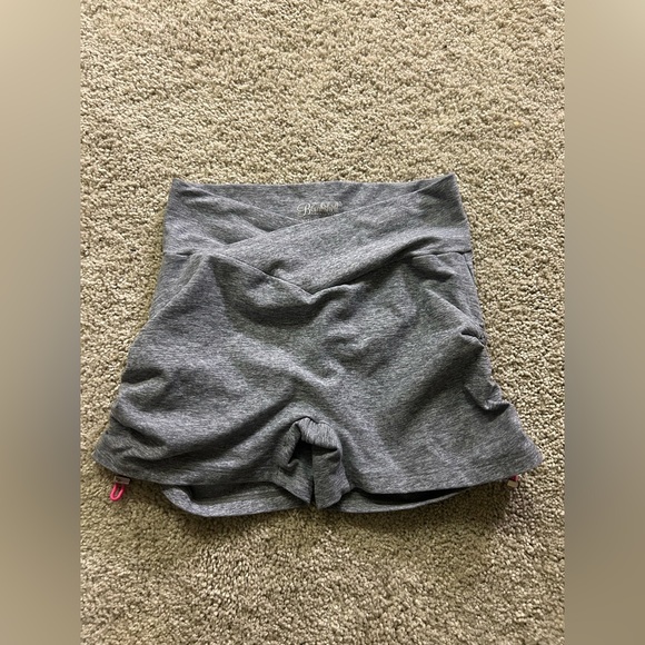 Bombshell Sportswear CONTOUR TOGGLE SHORTS in Cloud - Picture 2 of 6